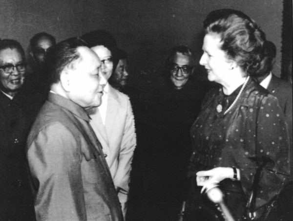 鄧小平與戴卓爾在1982年會面，談及香港前途問題