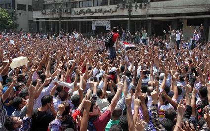 穆斯林兄弟会的支持者聚集在拉美西斯广场，2013年8月17日