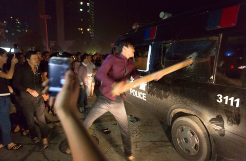Anger erupts on Tuesday 15 October after riot police sent to Yuyao