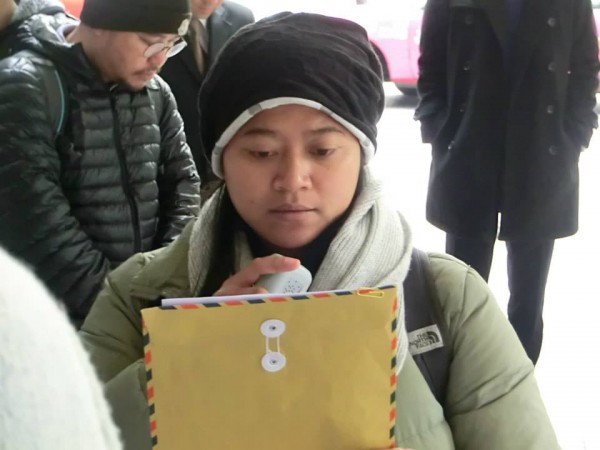 IMWU leader Sringatin reads out a letter calling for clemency