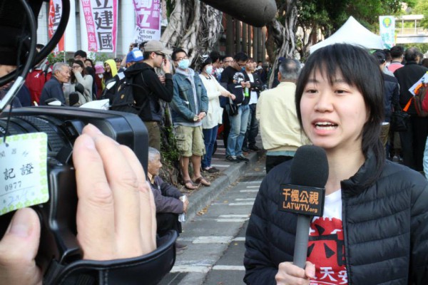 社義行動（CWI香港）主席鄧美晶在台灣示威中受訪