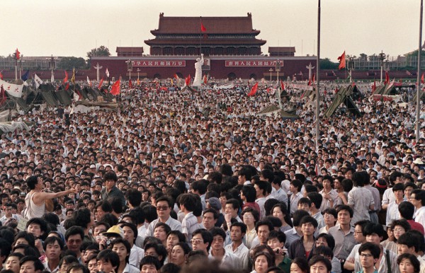 In May 1989 the movement had spread beyond students with many workers also joining in.