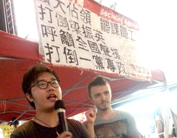 Socialist Action member Pa Sha (left) at campaign stall in Mong Kok occupation. 