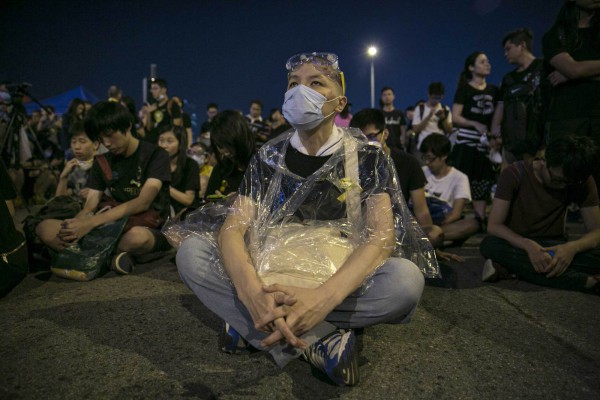 年輕人不理會泛民呼籲撤離，運動內部開始緊張