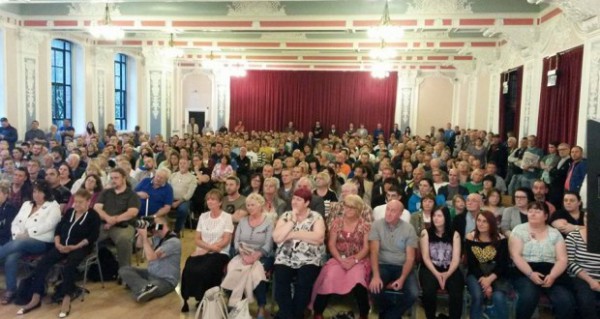 Socialist Party Scotland (CWI) helped organise huge meetings like this one in Dundee to hear the socialist case for independence. 