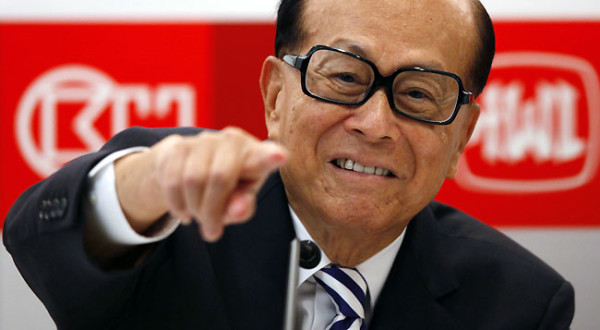 Hong Kong tycoon Li Ka-shing, chairman of Hutchison Whampoa Ltd., and Cheung Kong (Holdings) Ltd., gestures during a press conference to announce his companies' annual results in Hong Kong Tuesday, March 26, 2013. Billionaire Li's Hong Kong conglomerate said profit last year fell by about half compared with the previous year, when income was inflated by a huge one-time gain. (AP Photo/Kin Cheung)