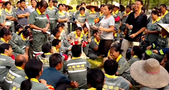 Zhu Xiaomei addressing striking sanitation workers in Guangzhou.