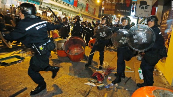 警察暴力激起旺角騷亂
